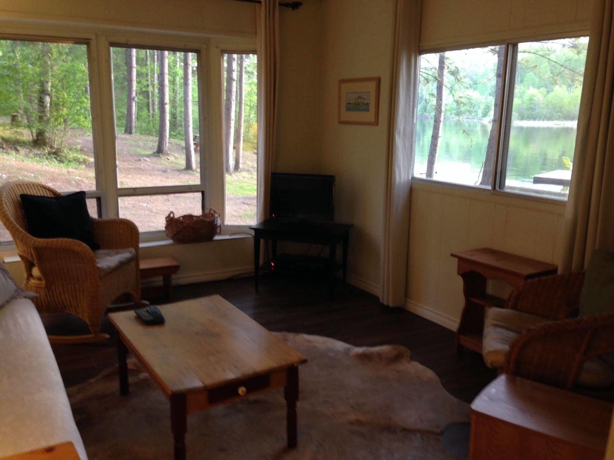 Algonquin'S Edge Resort Madawaska Εξωτερικό φωτογραφία
