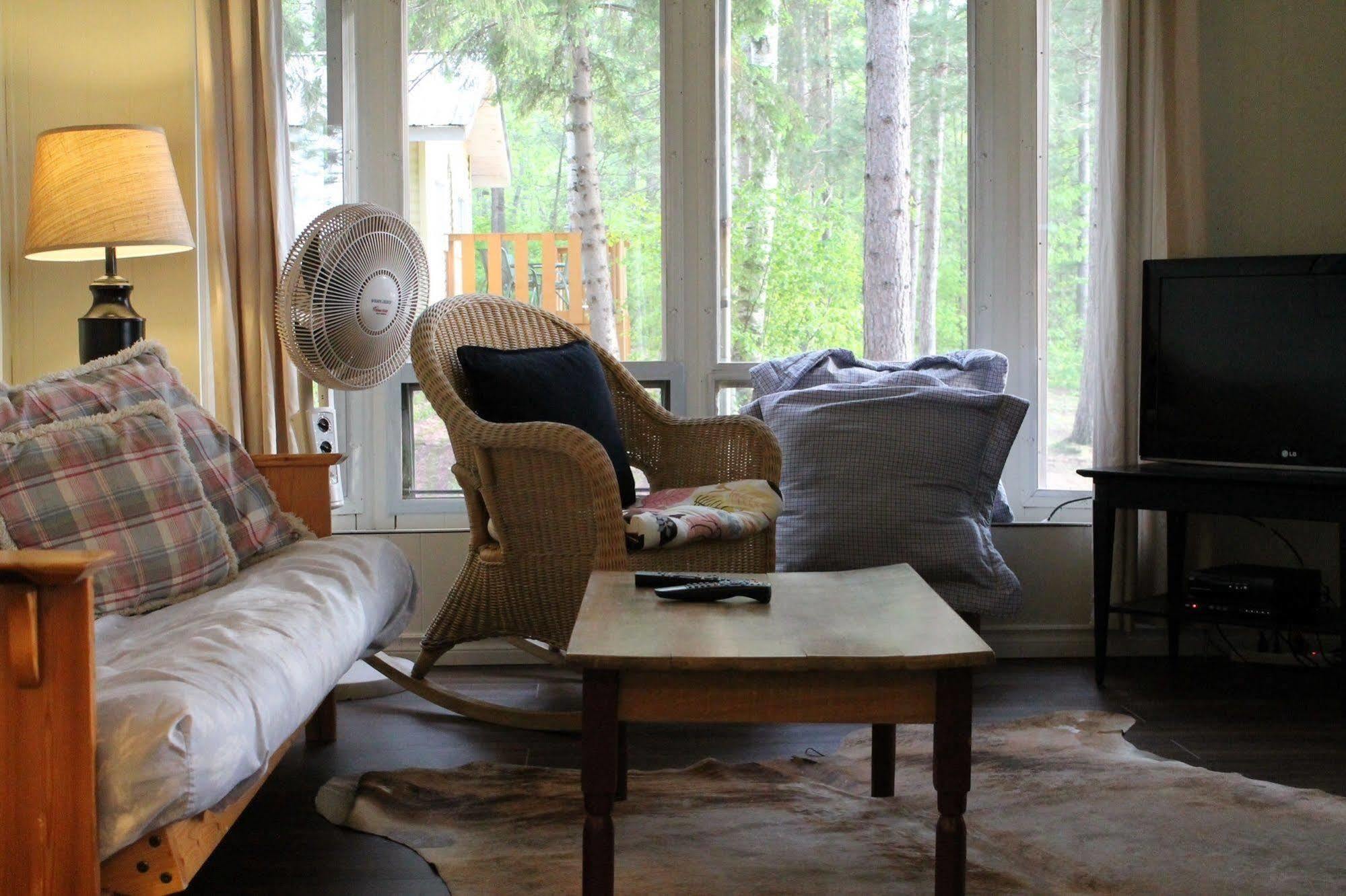 Algonquin'S Edge Resort Madawaska Εξωτερικό φωτογραφία