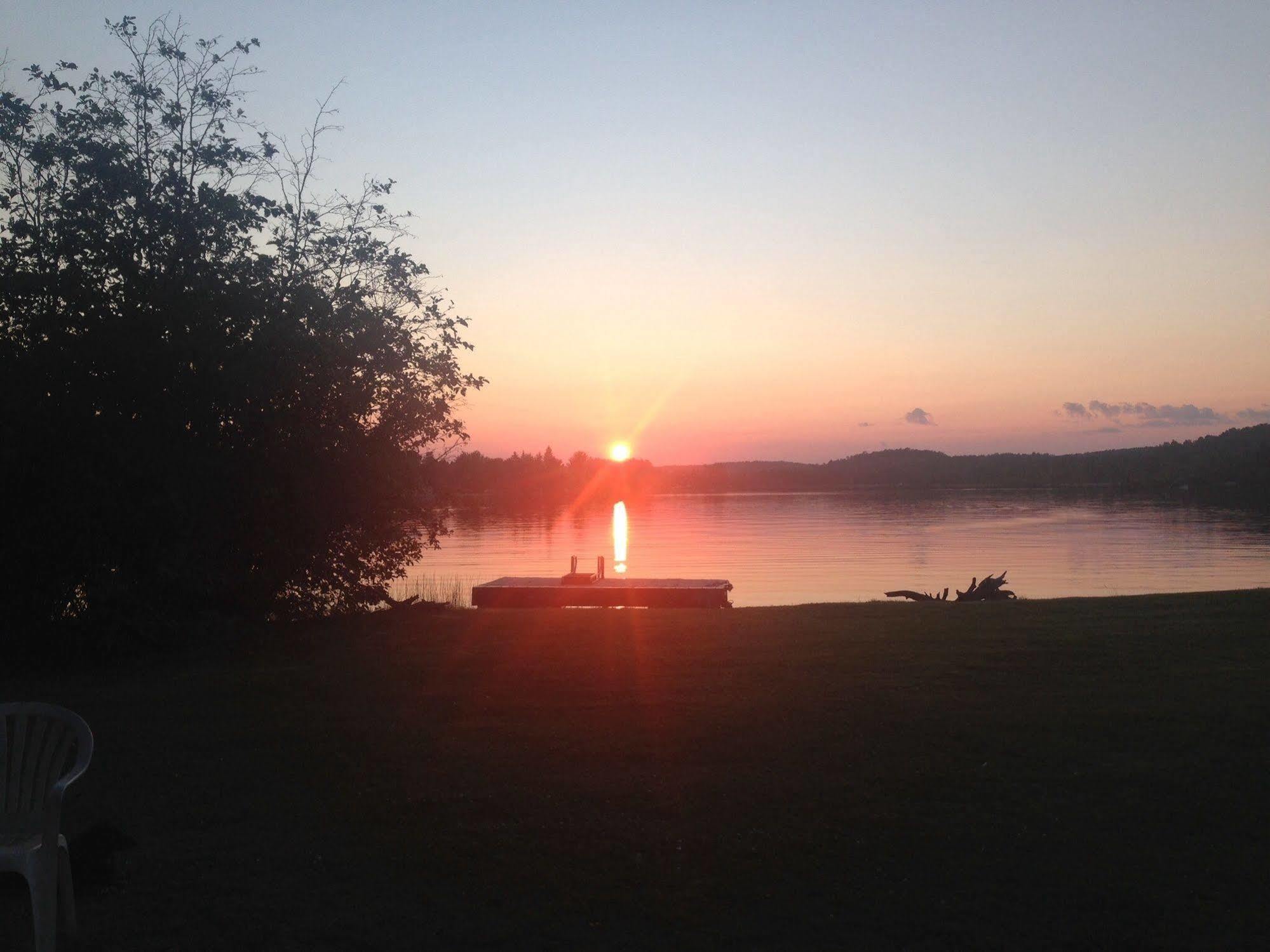 Algonquin'S Edge Resort Madawaska Εξωτερικό φωτογραφία