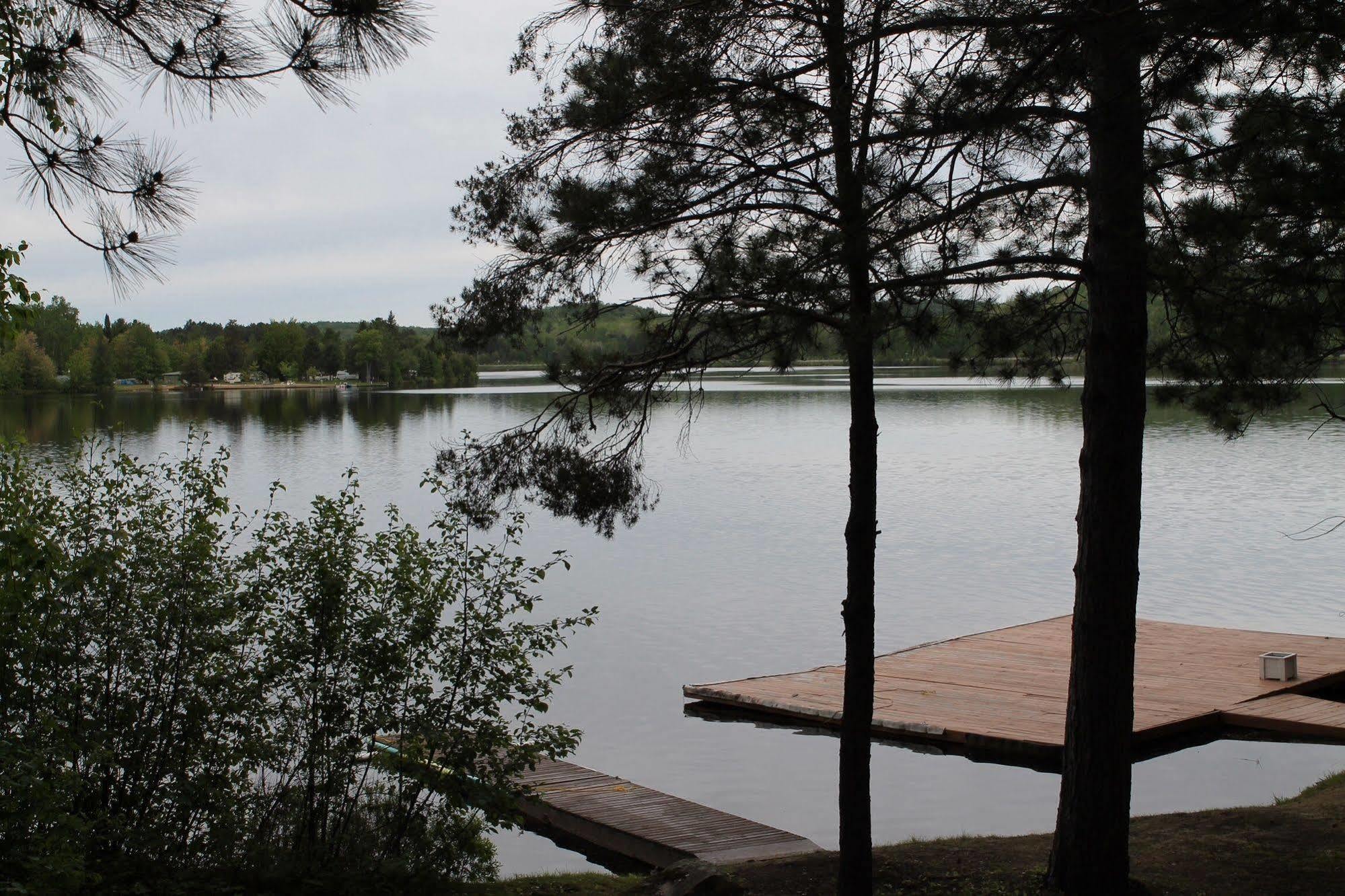 Algonquin'S Edge Resort Madawaska Εξωτερικό φωτογραφία